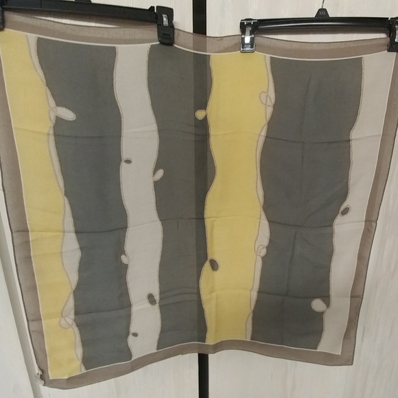 JP Collection Scarf - Picture 4 of 5